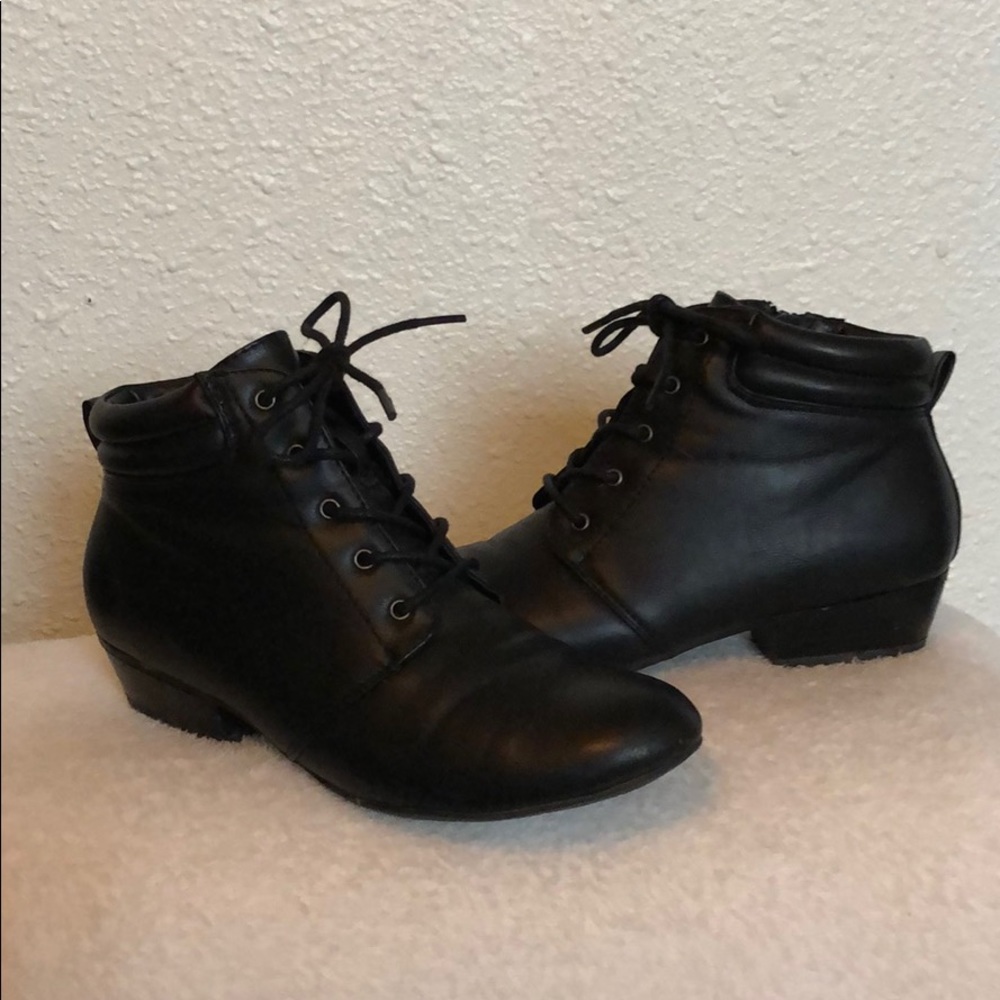 Yuu Lace up Ankle Bootie